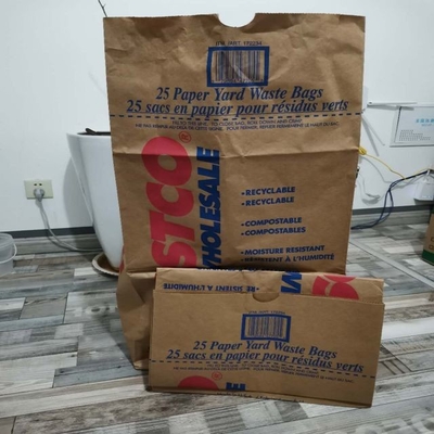 친절한 주문품 간격 잔디밭 종이 봉지 다른 크기 환경에
